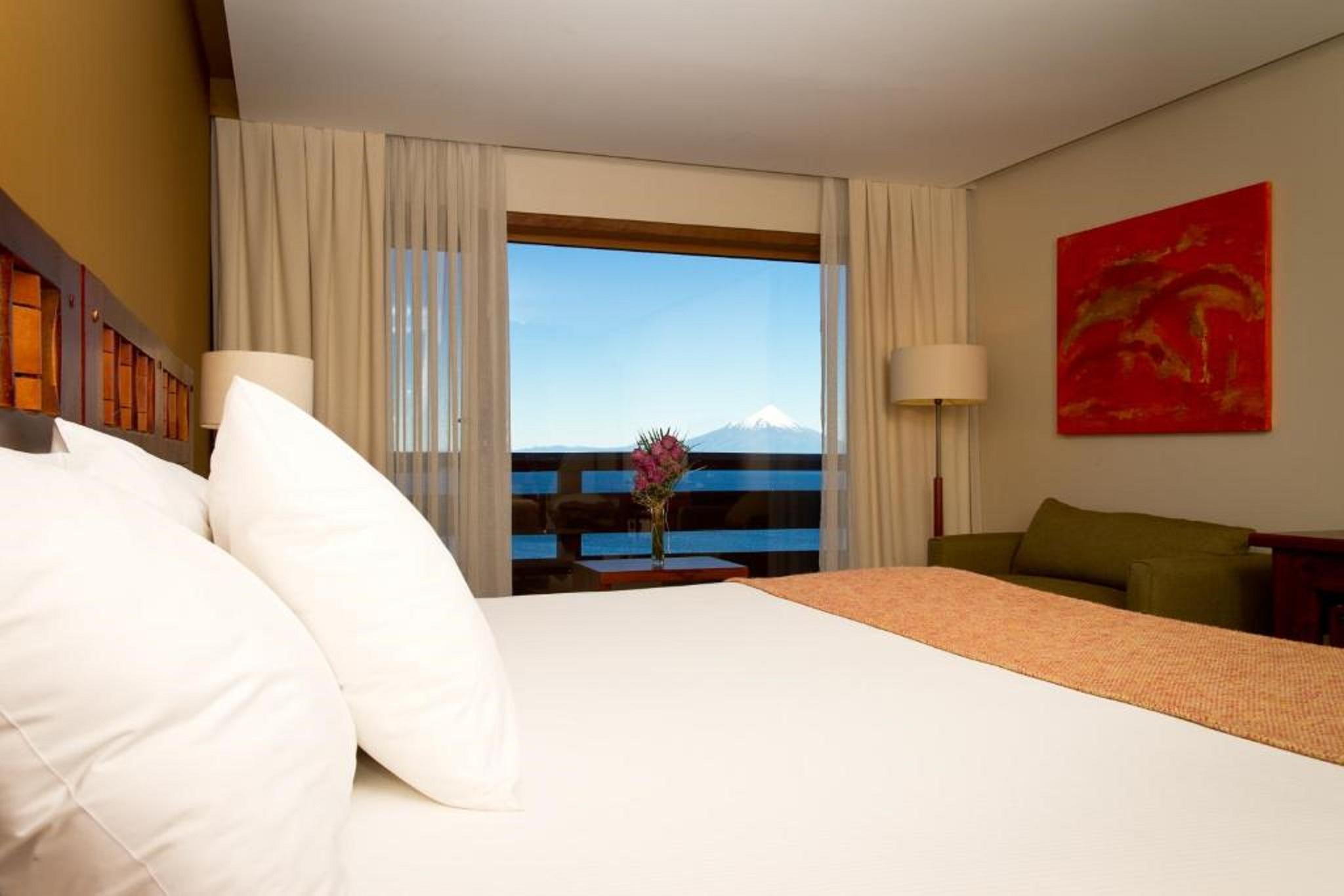 Hotel Cumbres Puerto Varas Exterior foto A room at the hotel