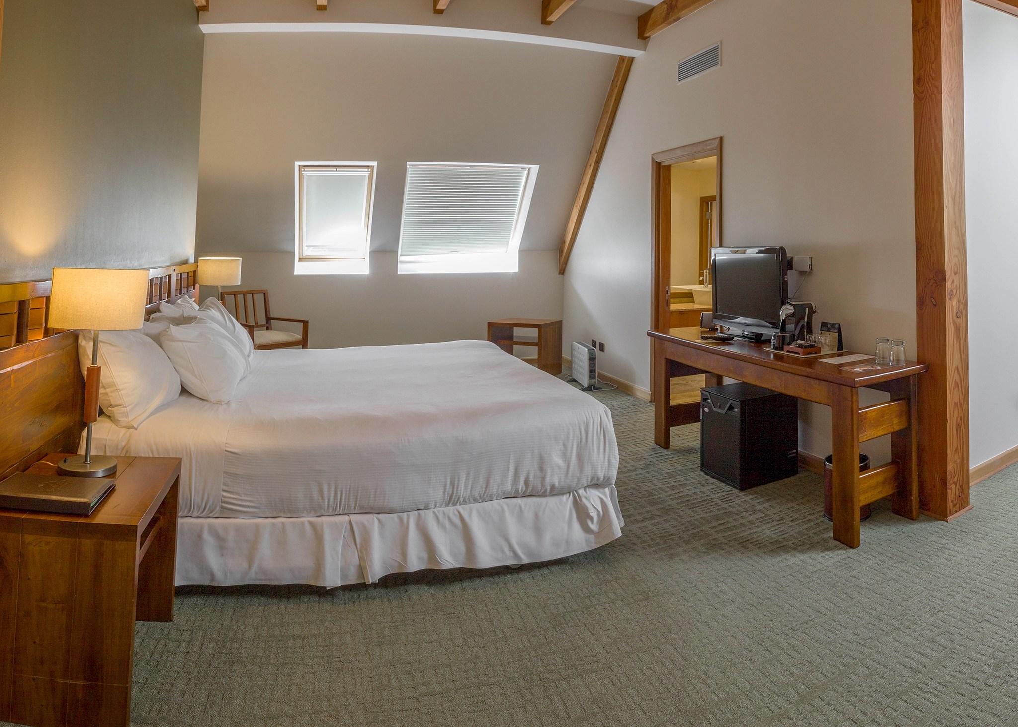 Hotel Cumbres Puerto Varas Exterior foto A room at the Inn at the Opera