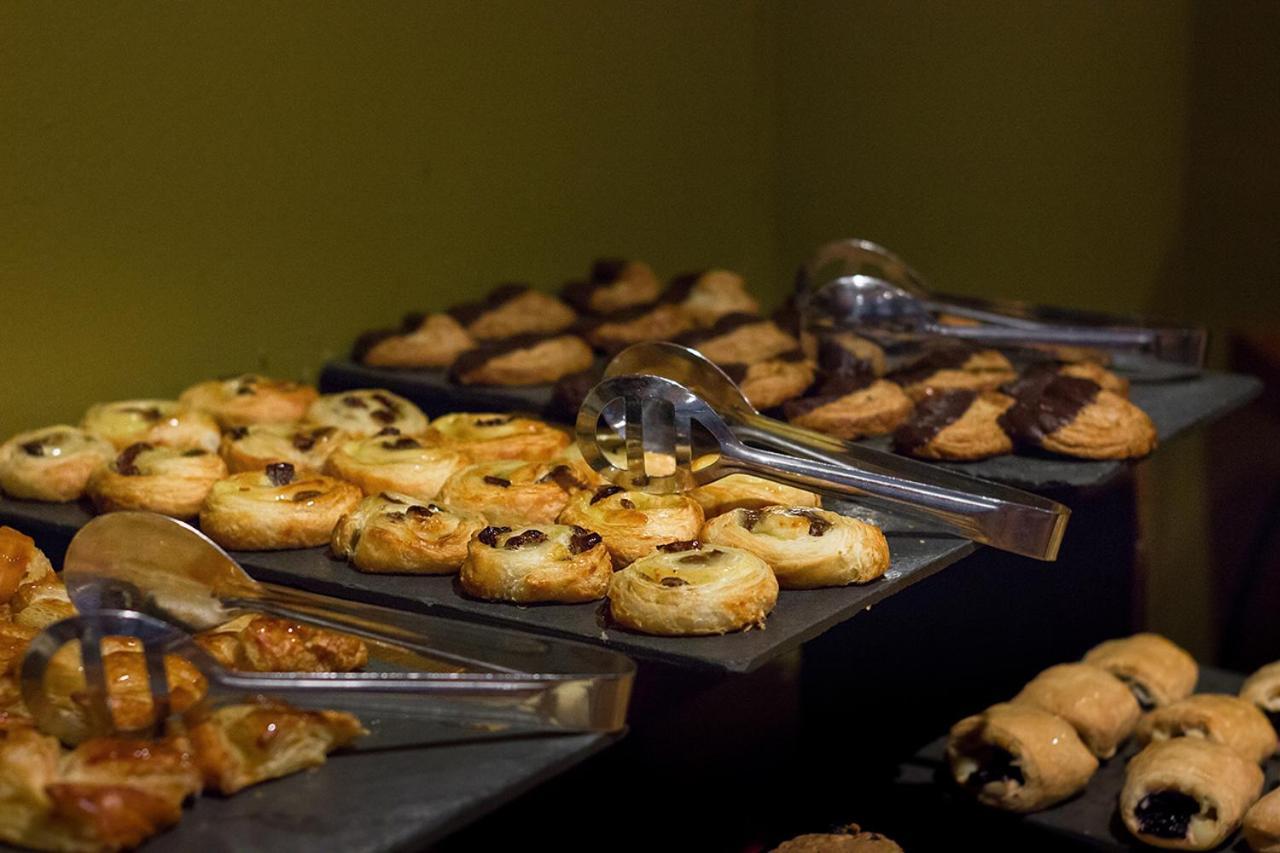 Hotel Cumbres Puerto Varas Exterior foto A selection of Danish pastries