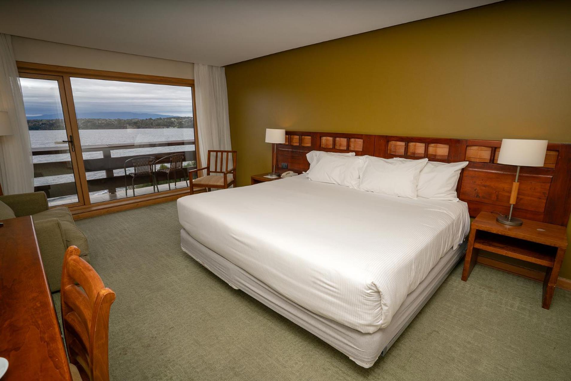 Hotel Cumbres Puerto Varas Exterior foto A bedroom at the lodge