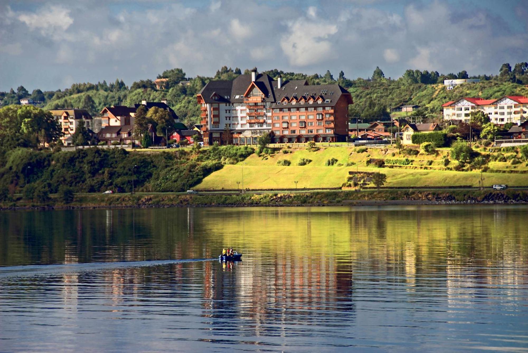 Hotel Cumbres Puerto Varas Exterior foto View of the village