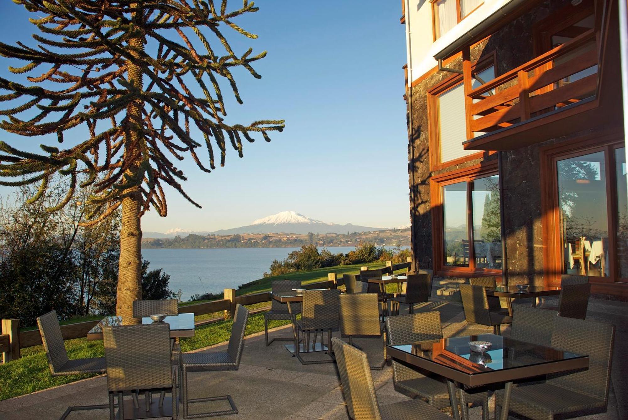 Hotel Cumbres Puerto Varas Exterior foto View of the hotel