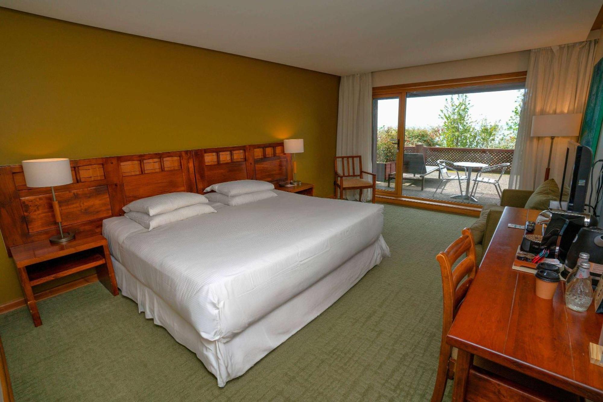Hotel Cumbres Puerto Varas Exterior foto A room at the hotel