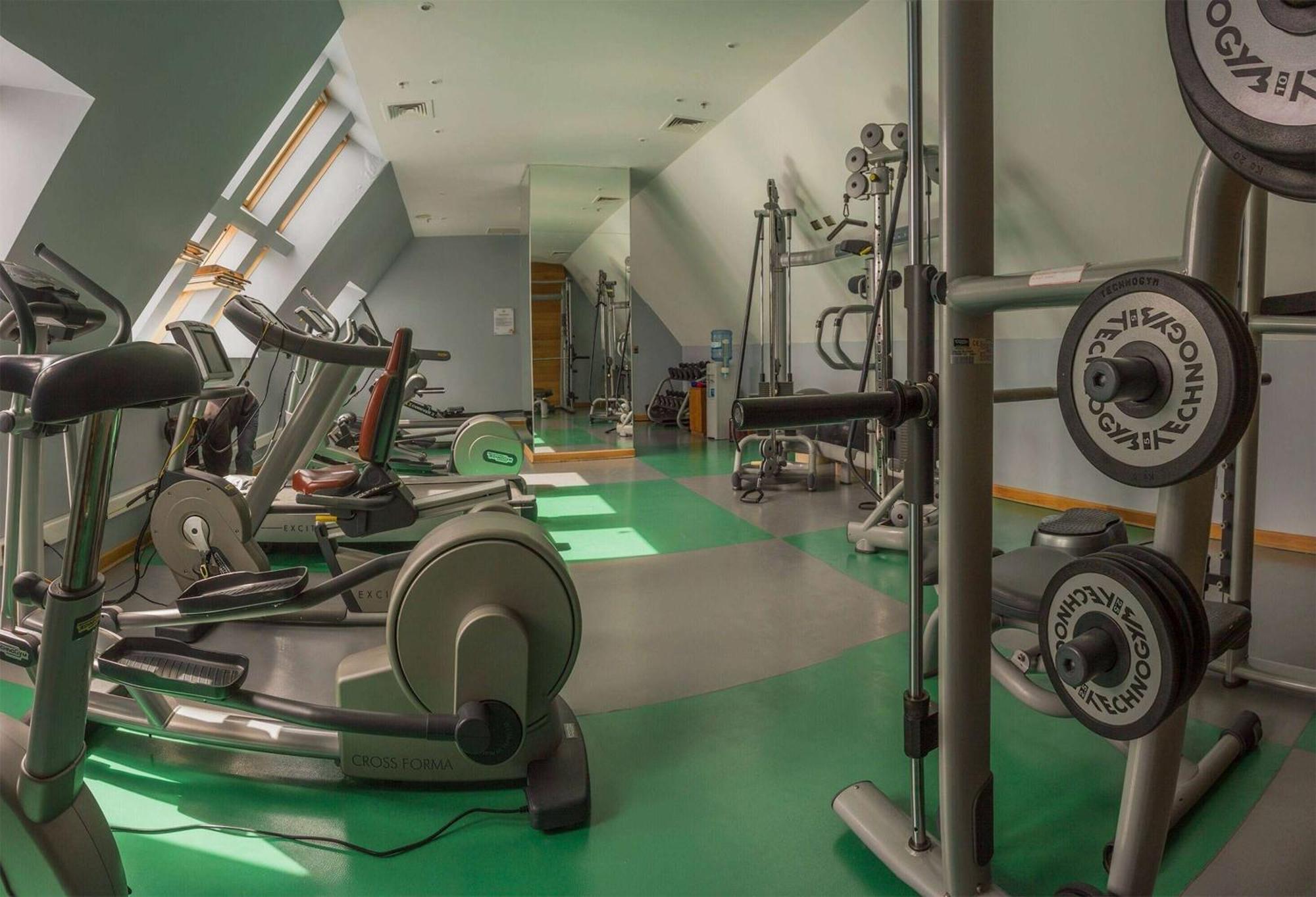 Hotel Cumbres Puerto Varas Exterior foto The gym at the University of Roehampton