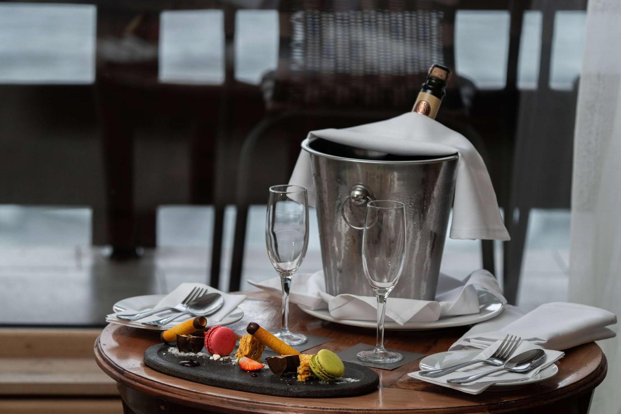Hotel Cumbres Puerto Varas Exterior foto Champagne bucket